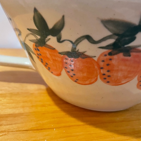 Handmade Strawberries Pottery bowl with handle and pour spout - Picture 3 of 9